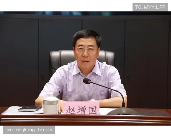 详细解析裁判协商判罚流程的规则机制与执行标准 详细解析裁判协商判罚流程的规则机制与执行标准